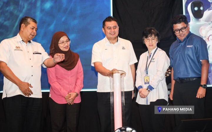 Perasmian oleh YB Dato' Mohamad Nizar bin Dato' Sri Mohamad Najib