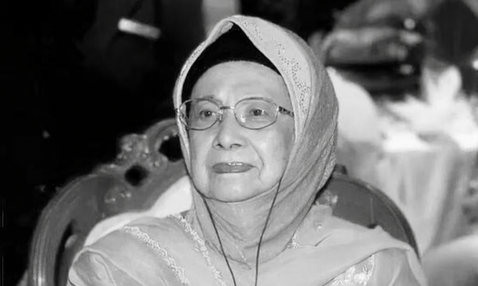 Tun Dr Siti Hasmah meninggal dunia