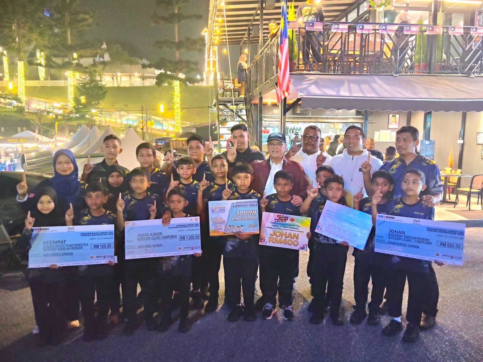 MB Pahang Bangga Black Eagle Jumpers Muncul Johan Lompat Tali Kebangsaan