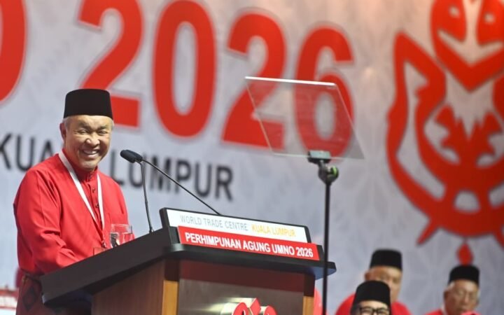 “Dengarlah suara kami, guru! Dengarlah suara rakyat, wahai guru!” – Zahid