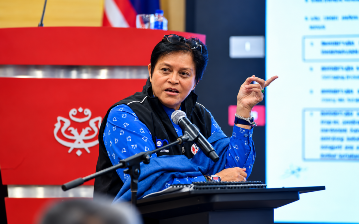 Kes Zahid: “Perdana Menteri bukan Pendakwa Raya” – Azalina