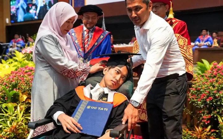 Demi Anak Hidap Kanser Otak, Ibu Ayah Redah Dua Hari Dalam Ambulans